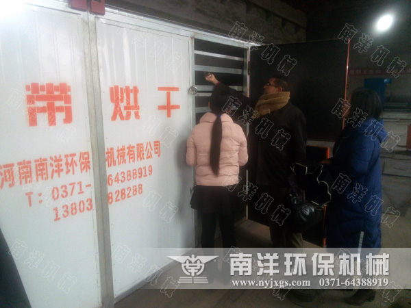 埃及客戶參觀烘幹機成品區