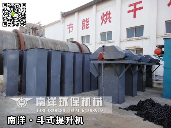 建材客戶定製的四台（tái）鬥式提（tí）升機交付發貨