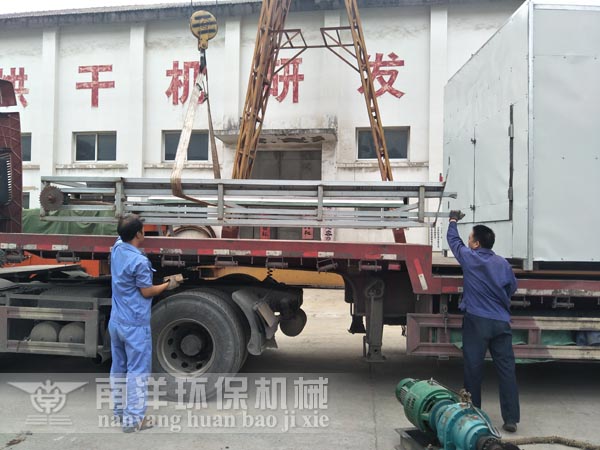 中藥材烘幹機裝車發（fā）貨現場