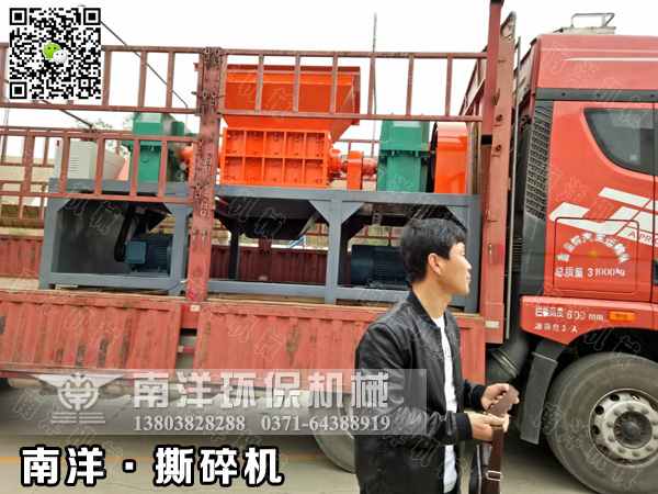 鋼屑撕碎機發貨現場